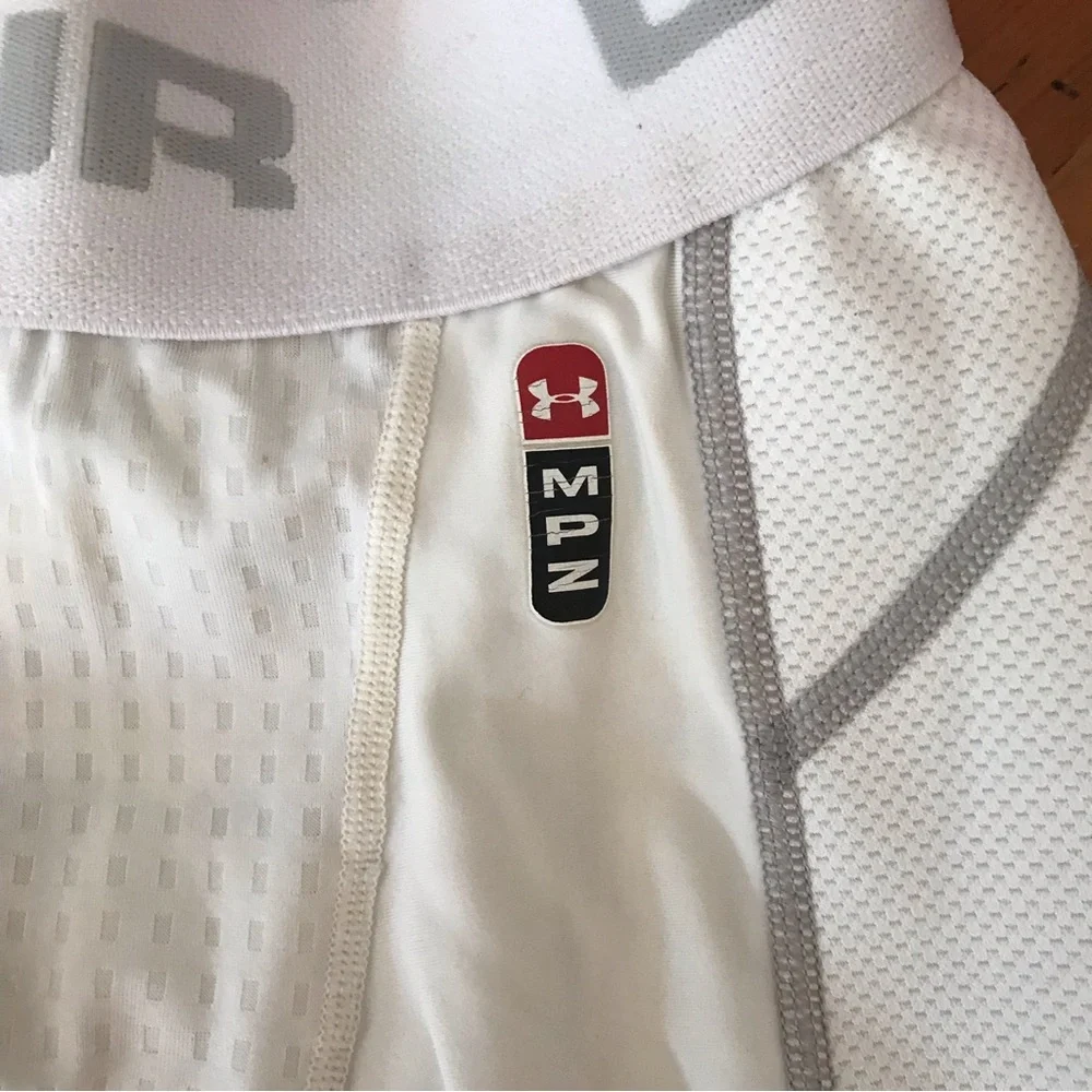 🏈UNDER ARMOUR Compression Shorts - Picture 2 of 8